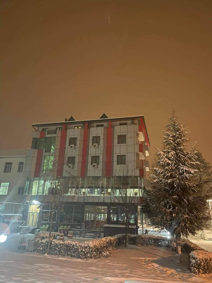 Hotel Piazza Peshkopi ภายนอก รูปภาพ