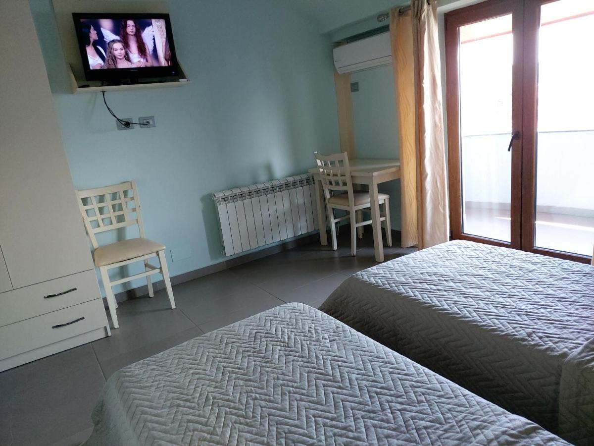 Hotel Piazza Peshkopi ภายนอก รูปภาพ