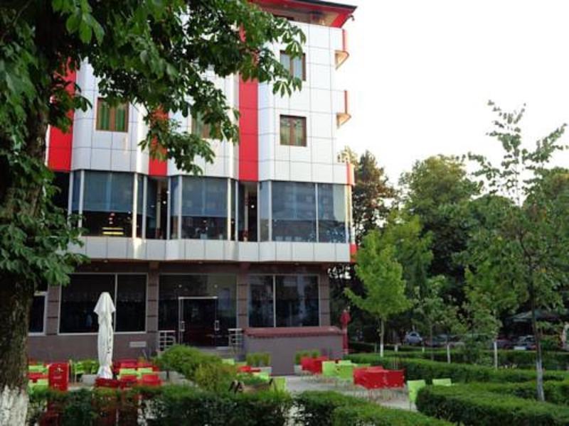 Hotel Piazza Peshkopi ภายนอก รูปภาพ