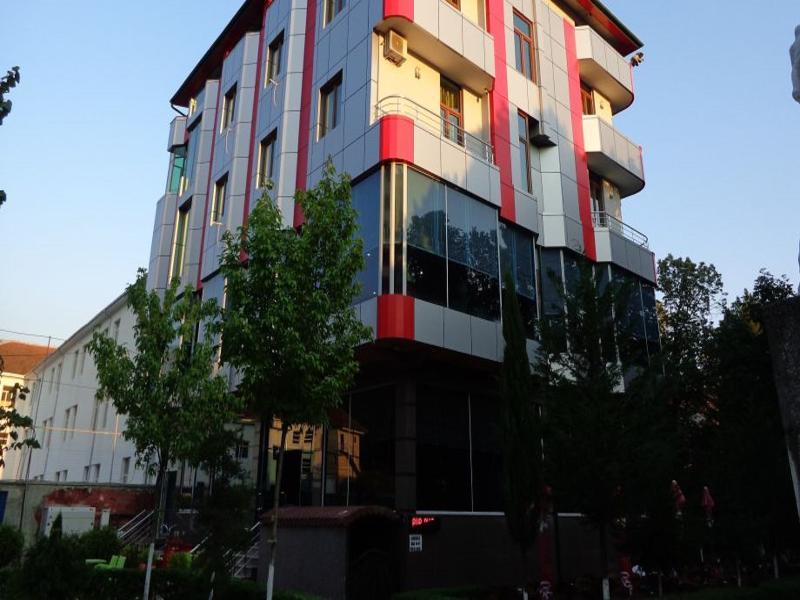 Hotel Piazza Peshkopi ภายนอก รูปภาพ