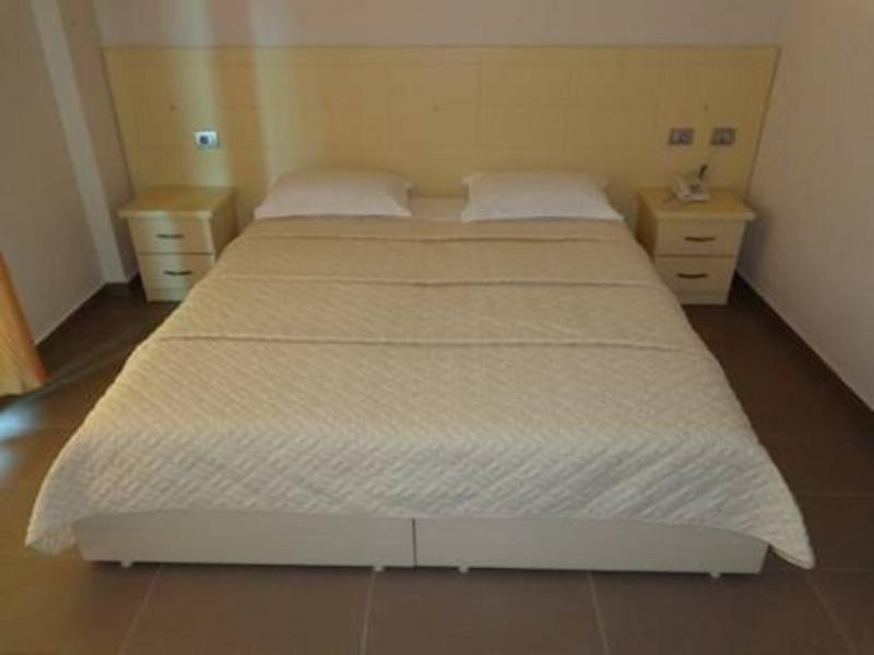 Hotel Piazza Peshkopi ภายนอก รูปภาพ