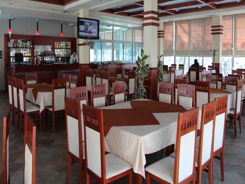 Hotel Piazza Peshkopi ภายนอก รูปภาพ