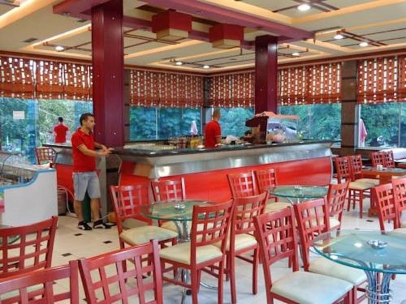 Hotel Piazza Peshkopi ภายนอก รูปภาพ