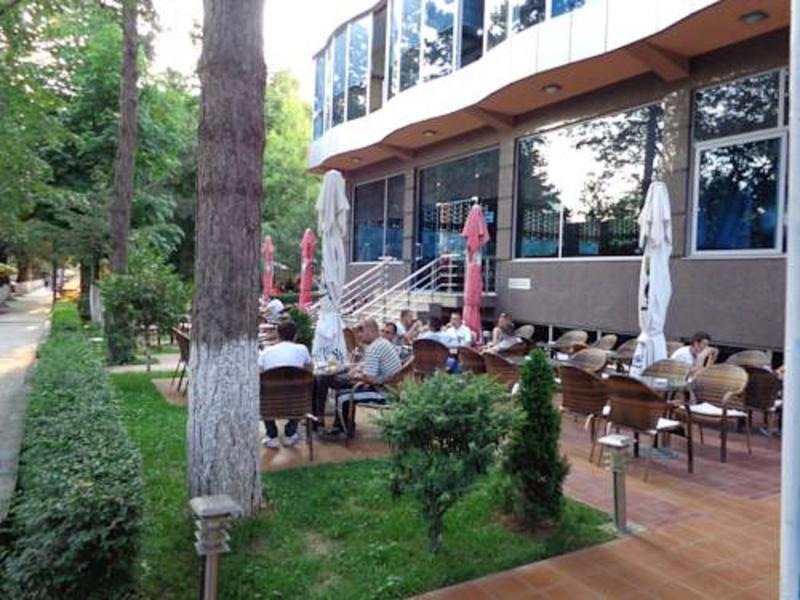 Hotel Piazza Peshkopi ภายนอก รูปภาพ
