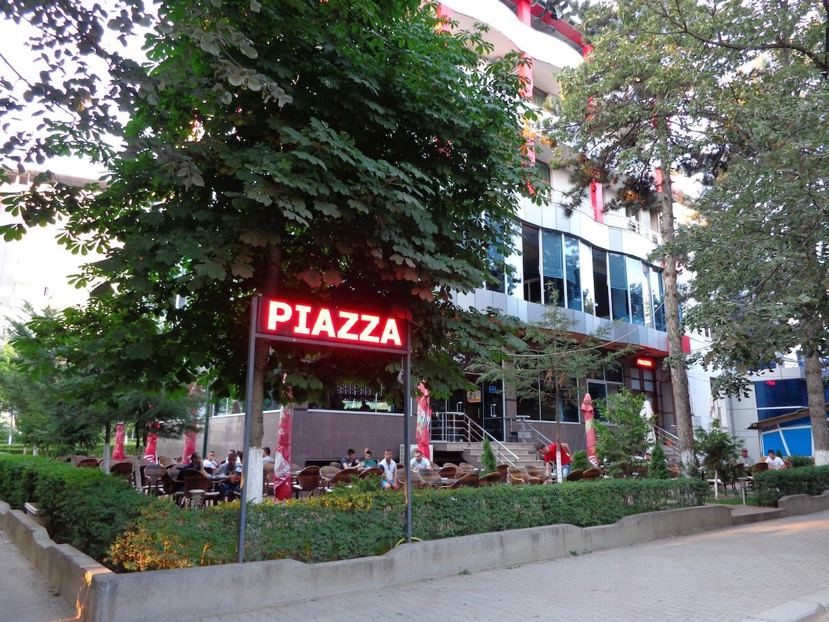 Hotel Piazza Peshkopi ภายนอก รูปภาพ