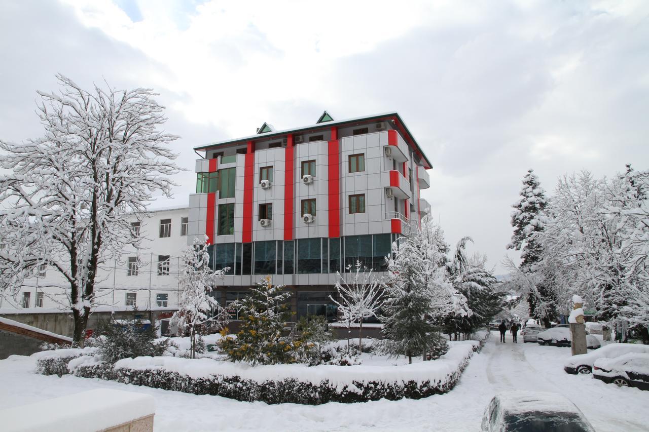 Hotel Piazza Peshkopi ภายนอก รูปภาพ