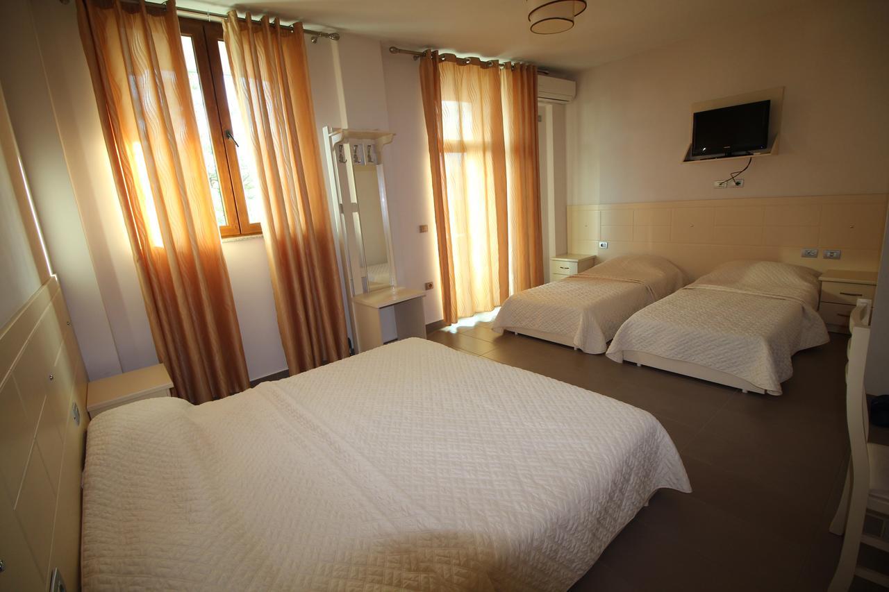 Hotel Piazza Peshkopi ภายนอก รูปภาพ
