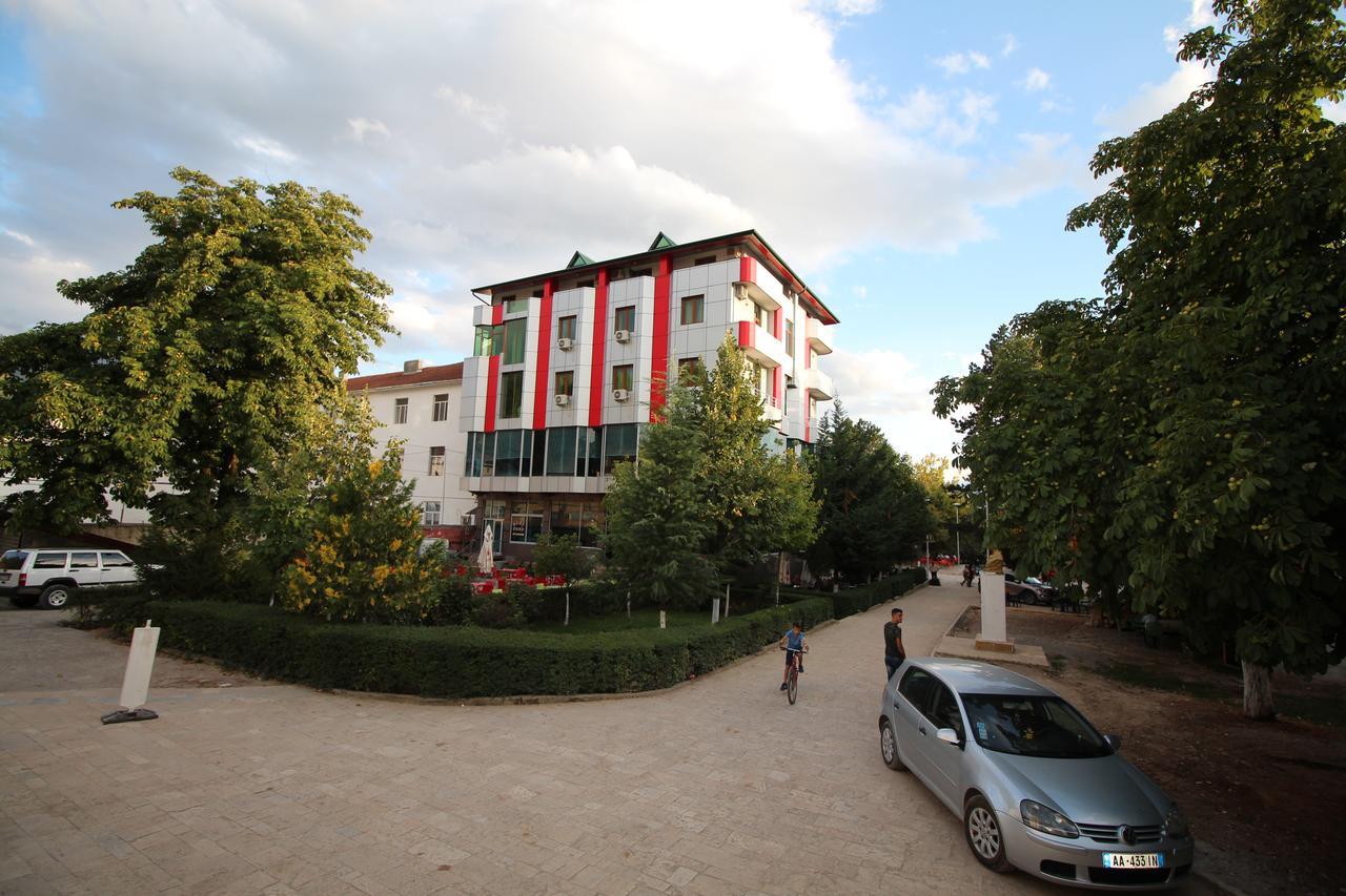 Hotel Piazza Peshkopi ภายนอก รูปภาพ