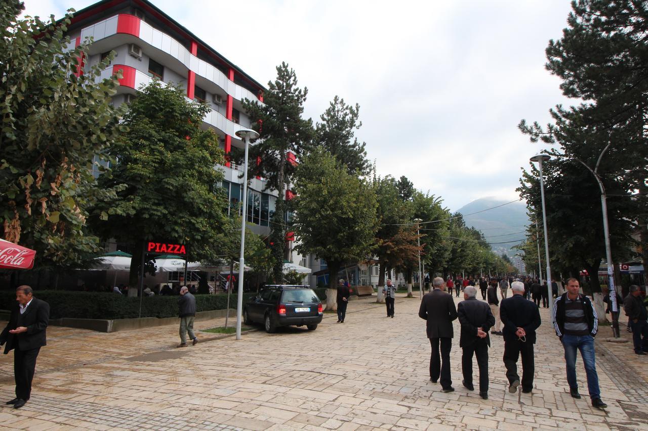 Hotel Piazza Peshkopi ภายนอก รูปภาพ