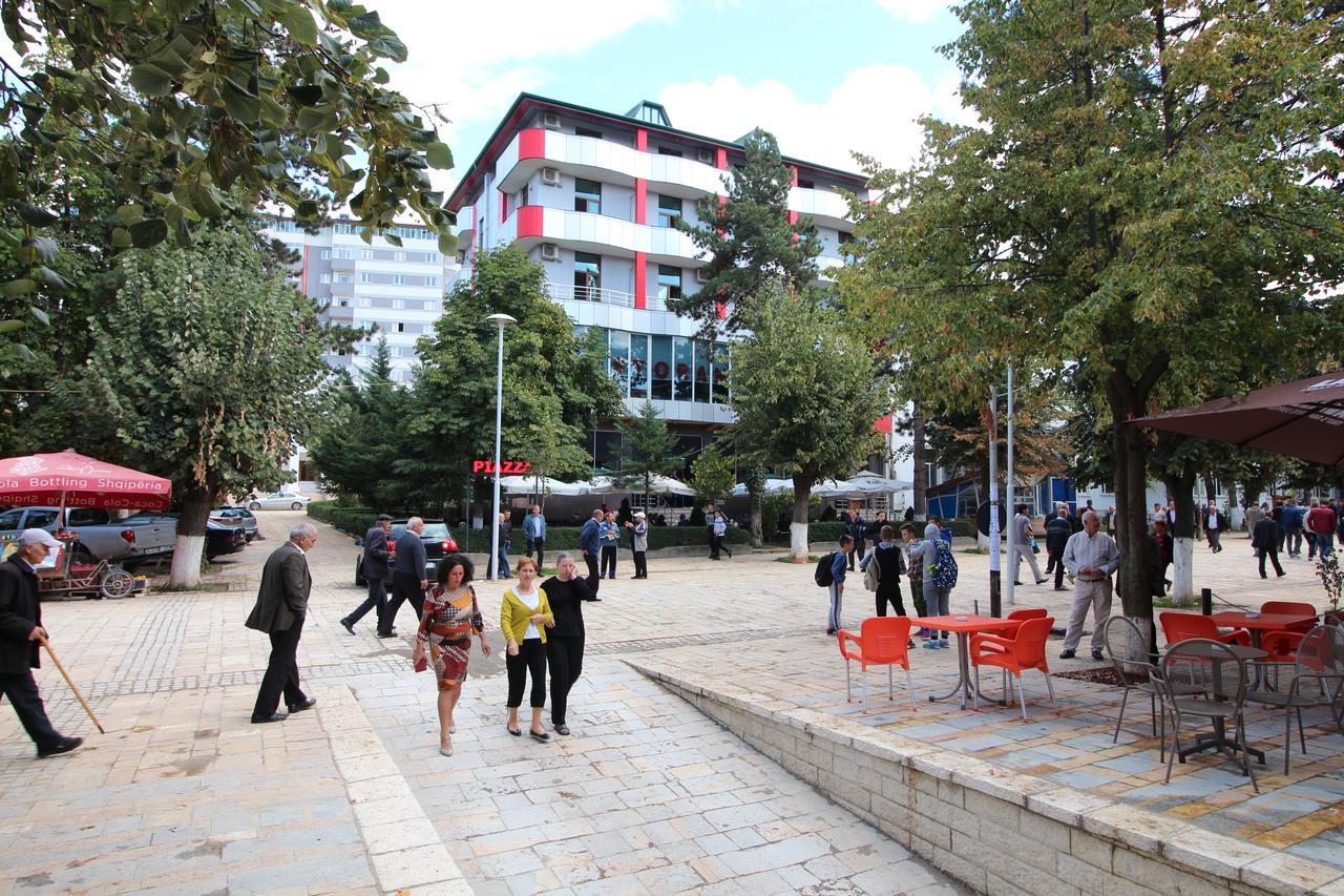 Hotel Piazza Peshkopi ภายนอก รูปภาพ