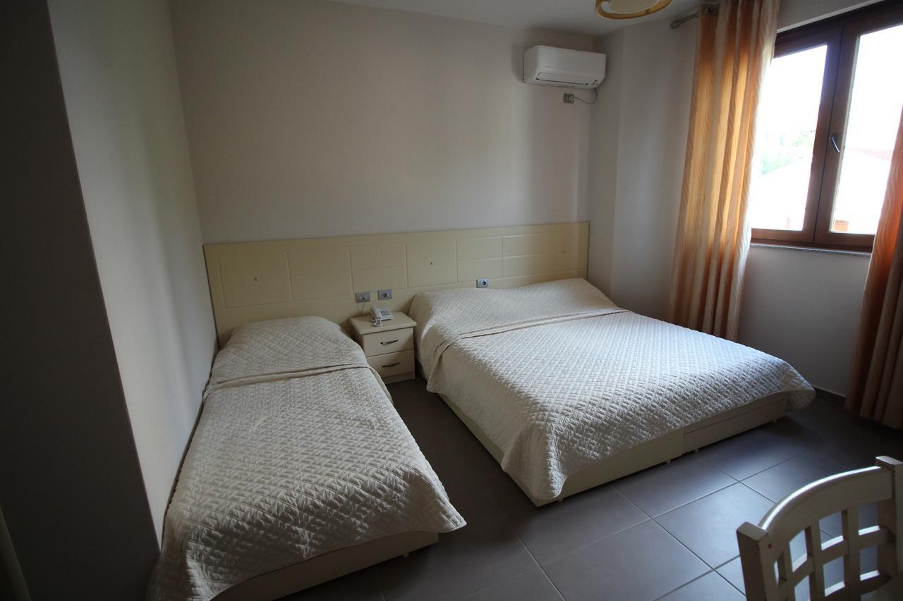 Hotel Piazza Peshkopi ภายนอก รูปภาพ
