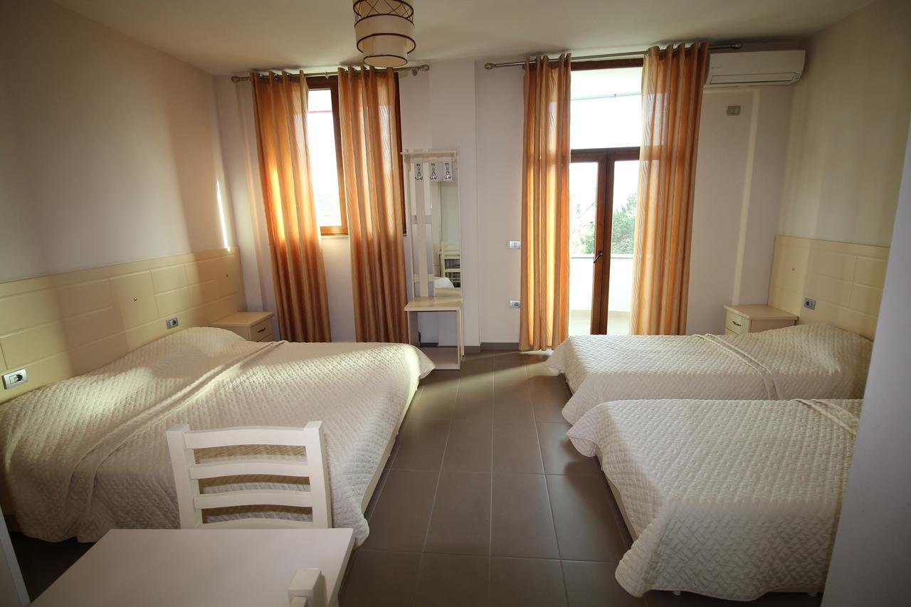Hotel Piazza Peshkopi ภายนอก รูปภาพ