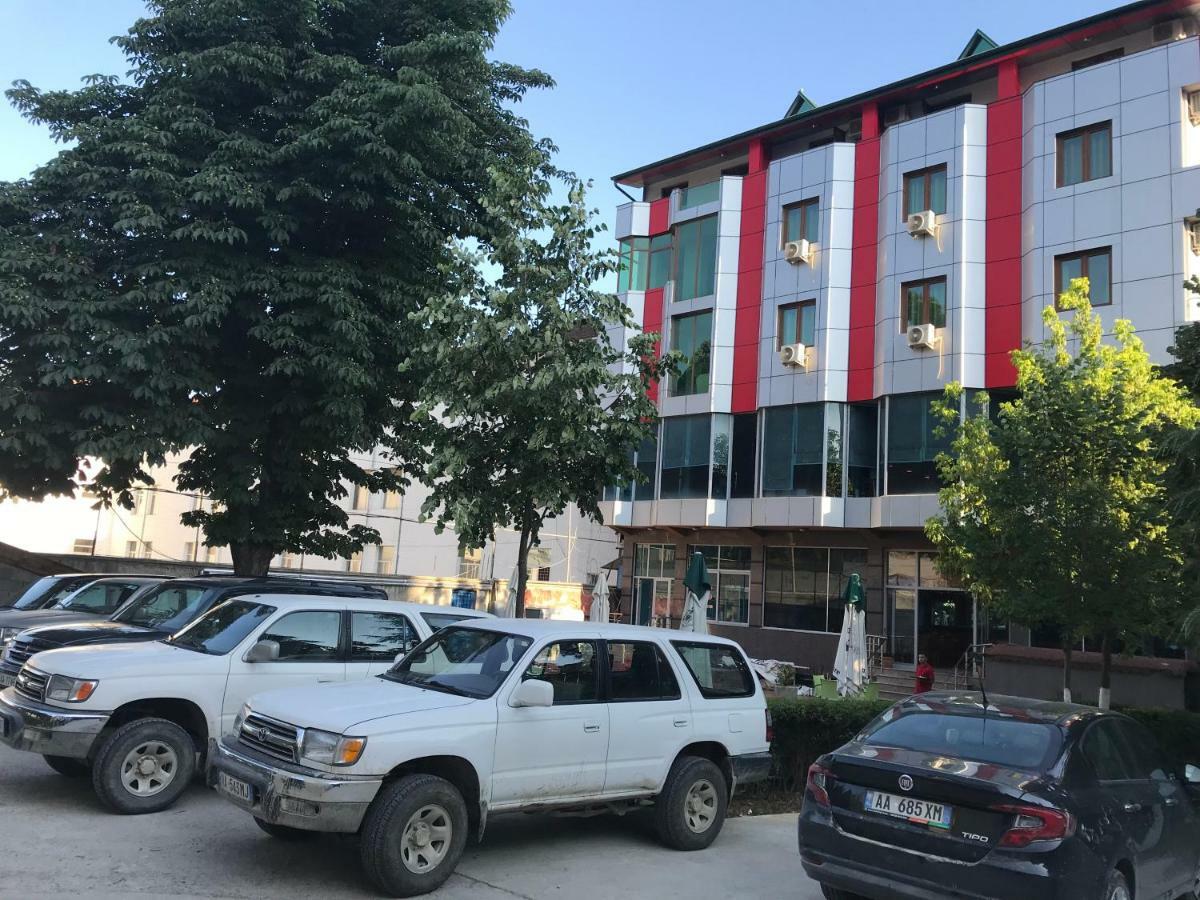 Hotel Piazza Peshkopi ภายนอก รูปภาพ