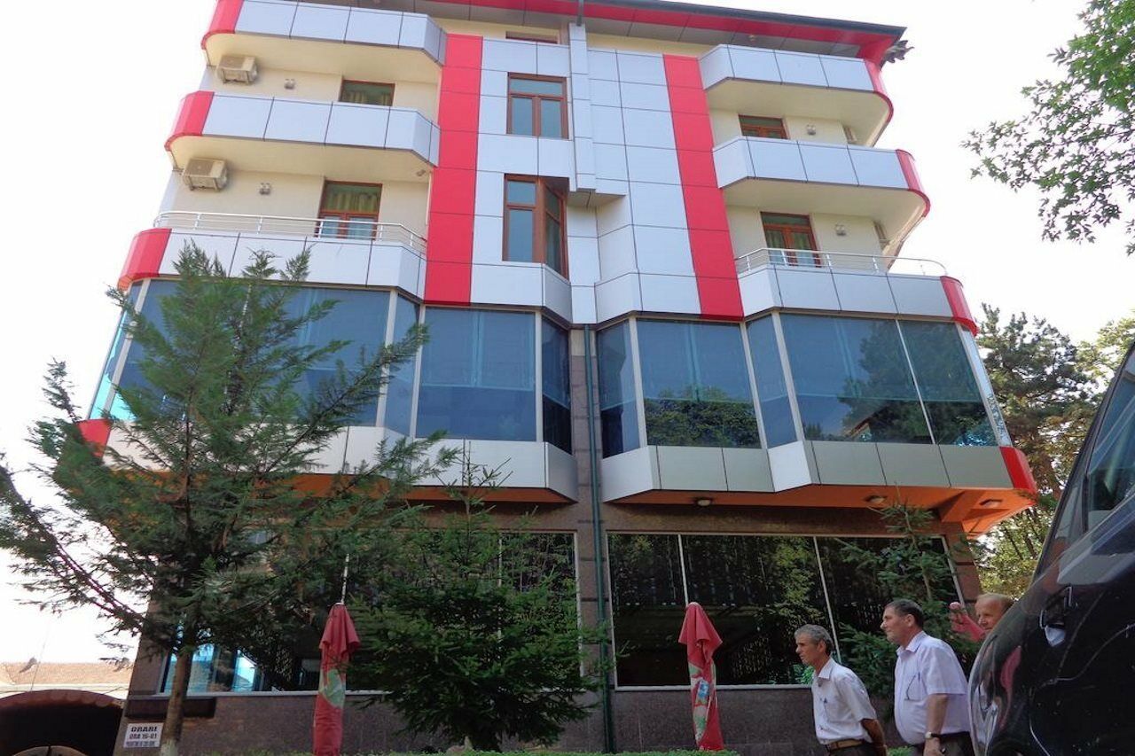 Hotel Piazza Peshkopi ภายนอก รูปภาพ